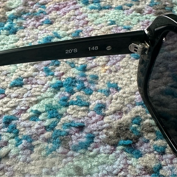 😎 Quay Australia "20's" Quay x
Kylie Collab Shades😎 - Picture 10 of 15